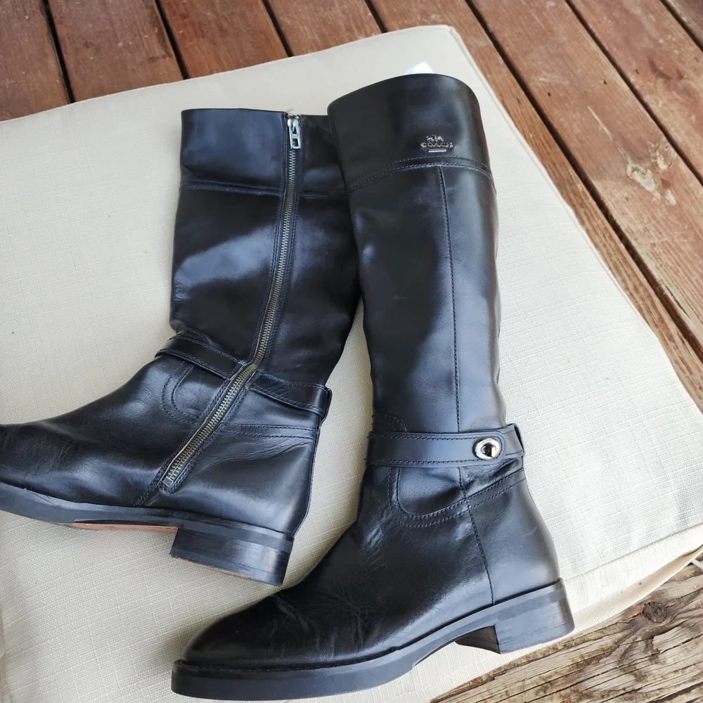 Black Leather Knee-High Boots - Picture 3 of 10